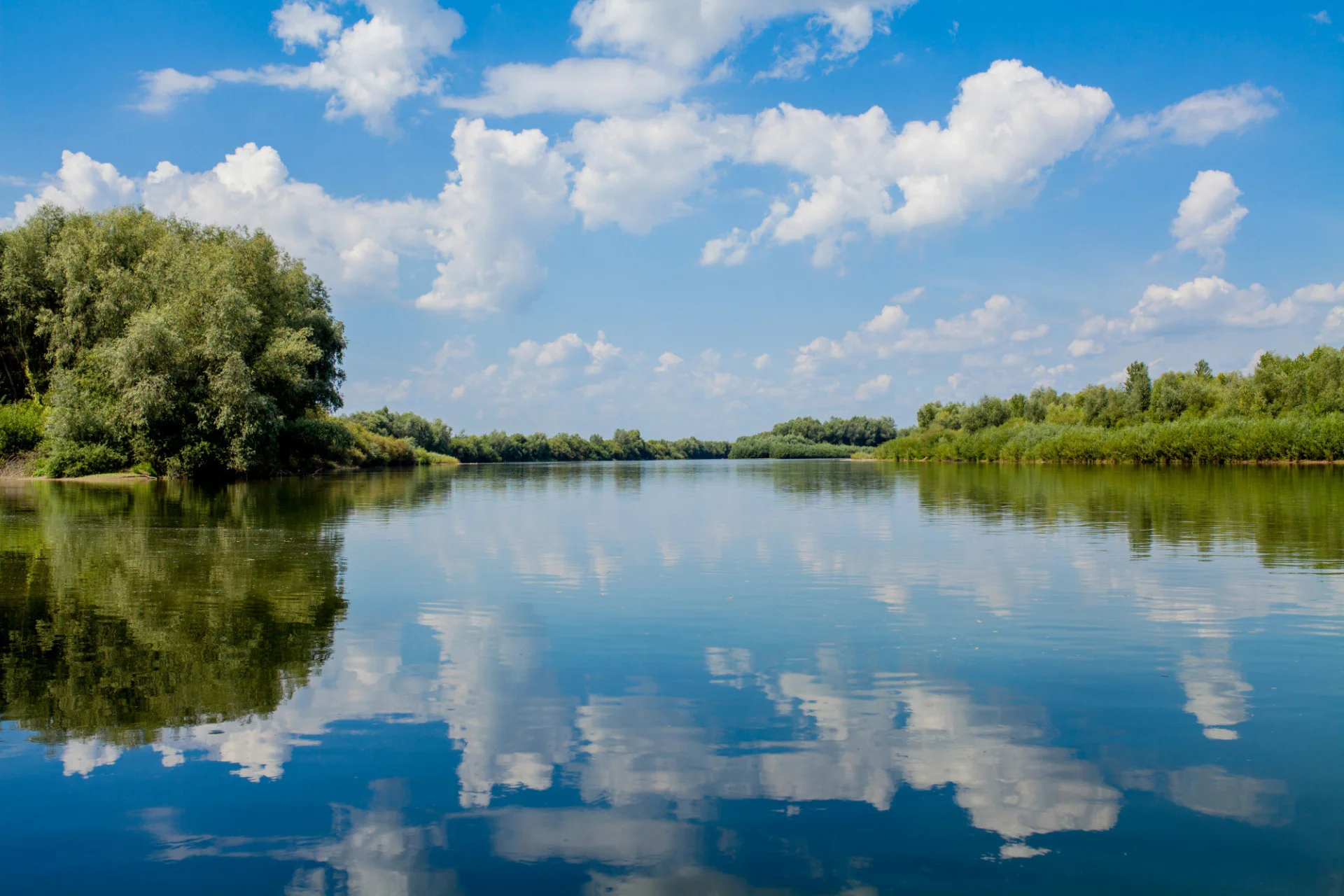 Informácia o stavenisku 7 blue beautiful sky against river clouds are displayed calm water horizon green bank dniester place fishing